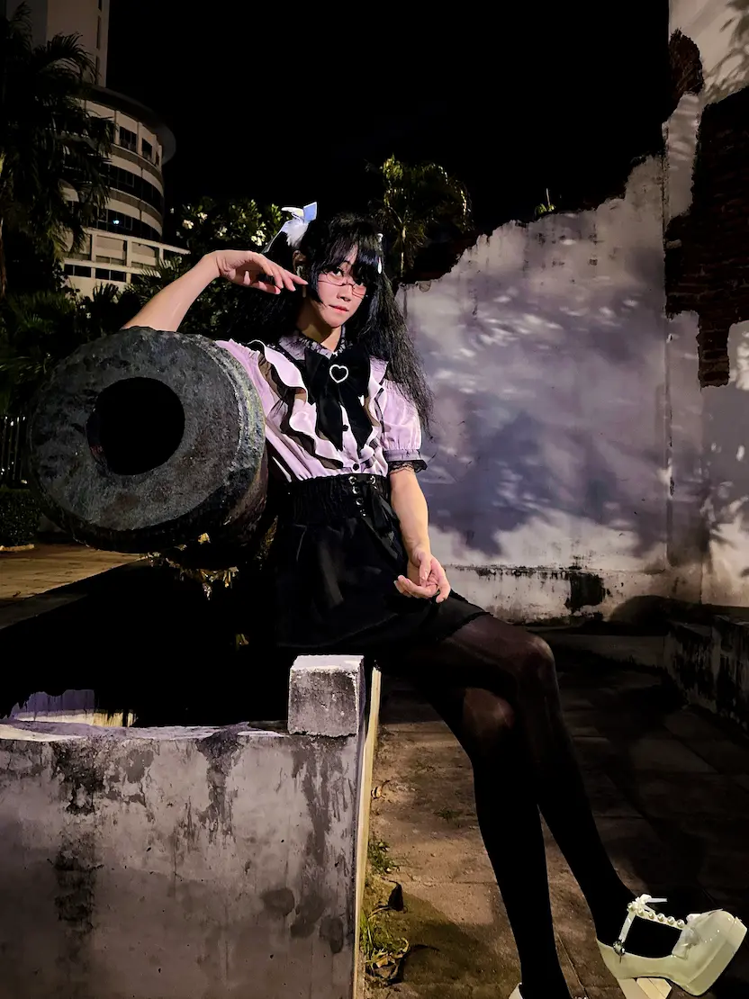 SaltyAom sitting near a cannon